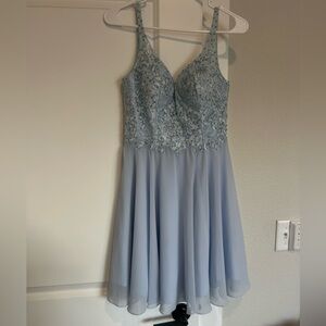 ELEGANT LIGHT BLUE EMBELLISHED FLOWY DRESS HOMECOMING/HOCO/PARTY/DANCE SIZE 8
